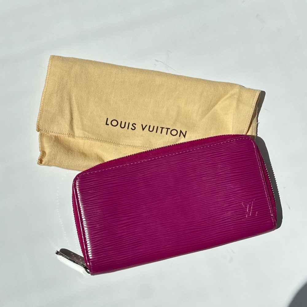 Louis Vuitton Fuchsia Epi Leather Zippy Wallet